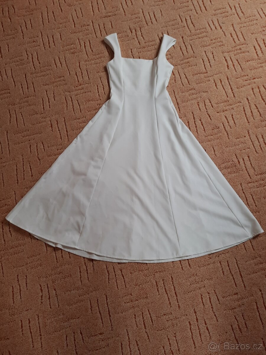 Bílé šaty do tanečních