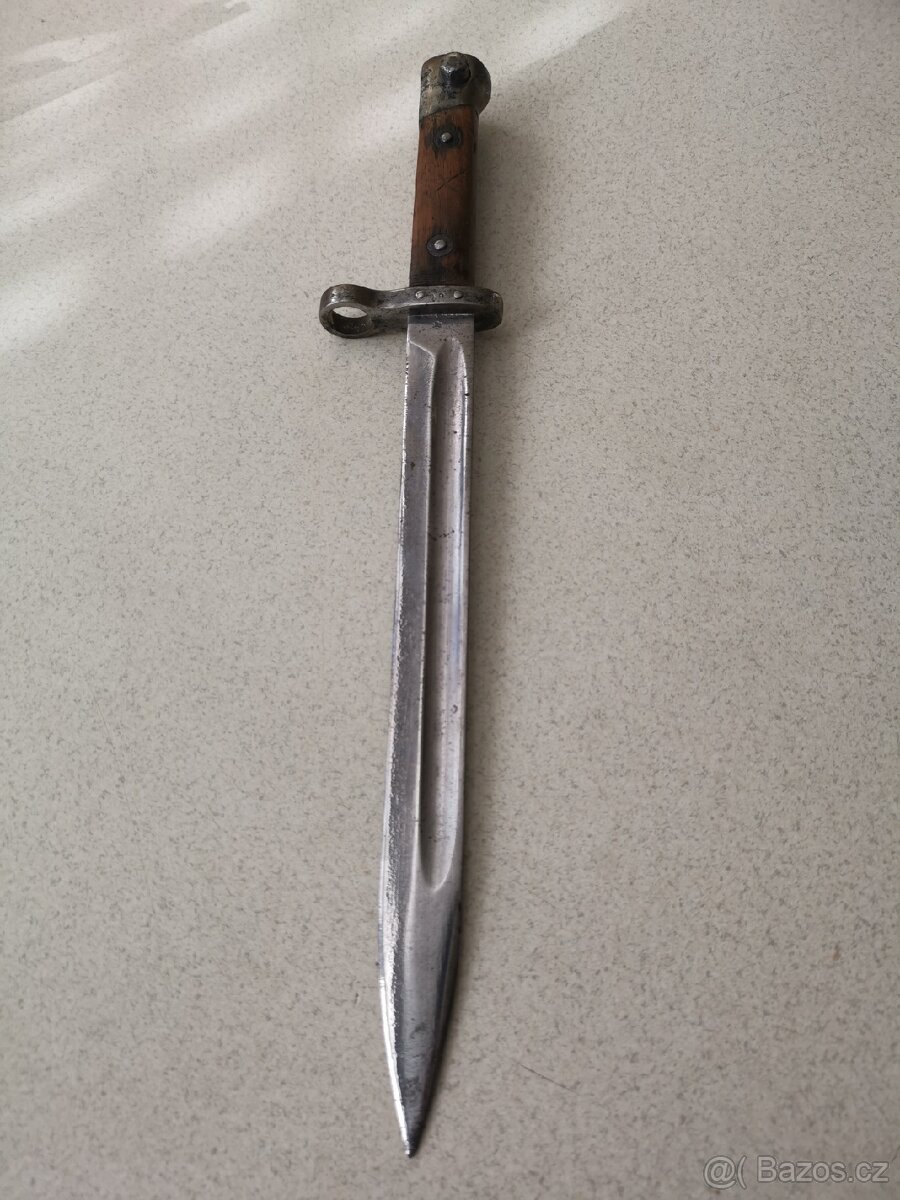 Starý vojenský bodák, bajonet