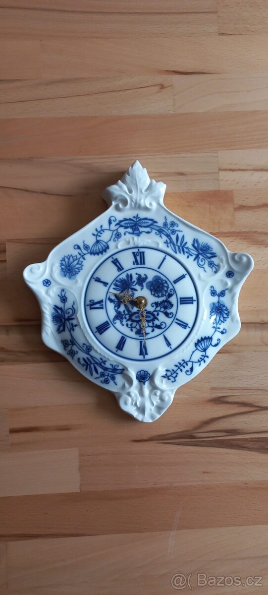 nástěnné hodiny cibulák
