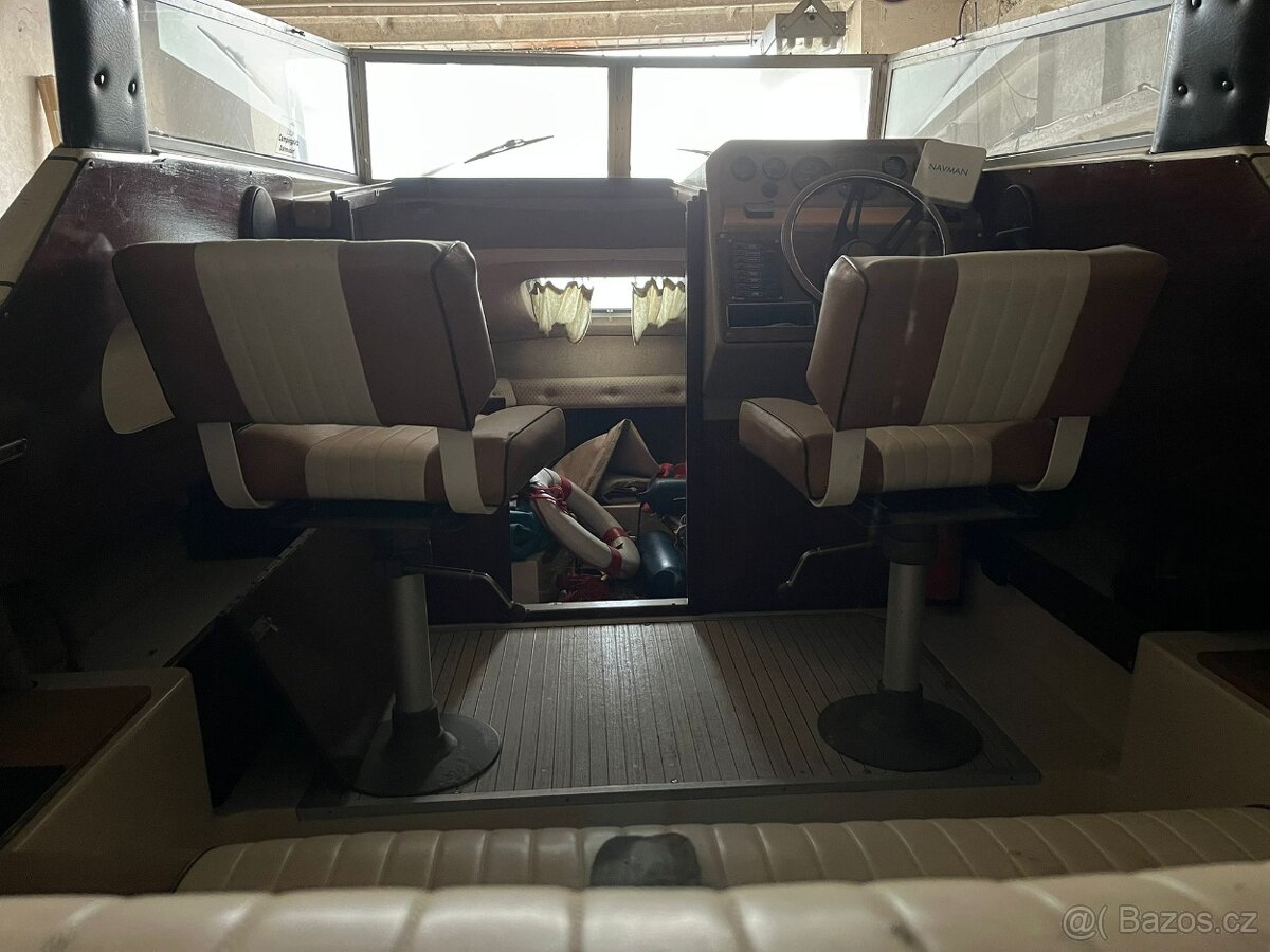 MOTOROVÁ KAJUTOVÁ LOĎ SEALINE