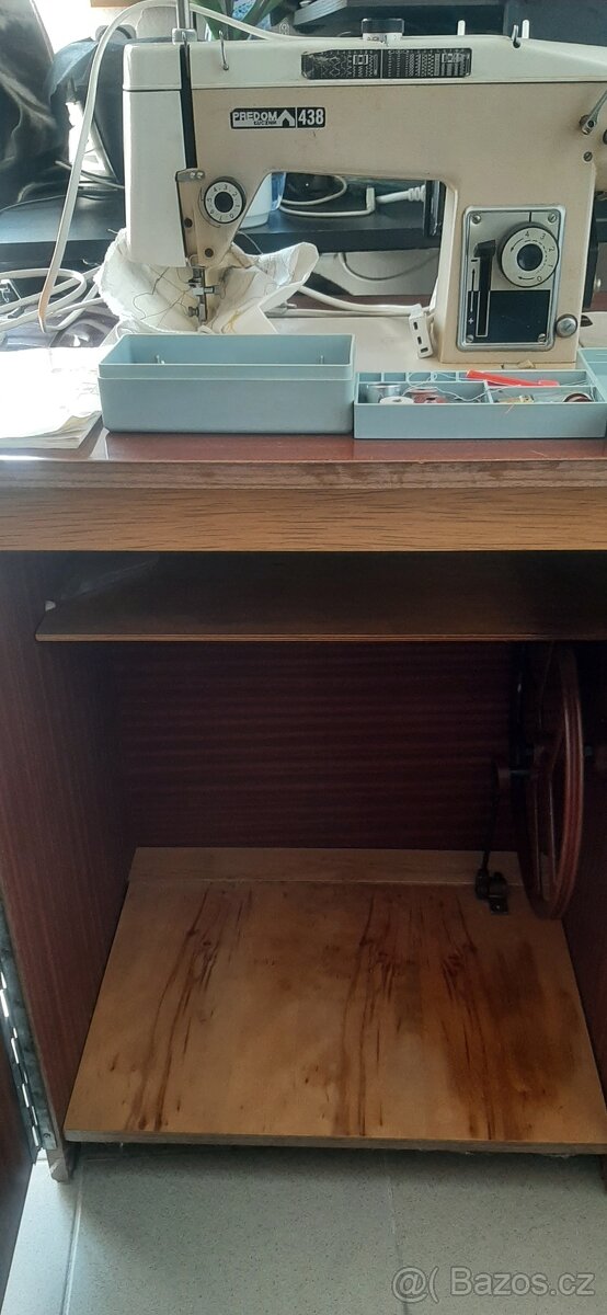 PREDOM šicí stroj