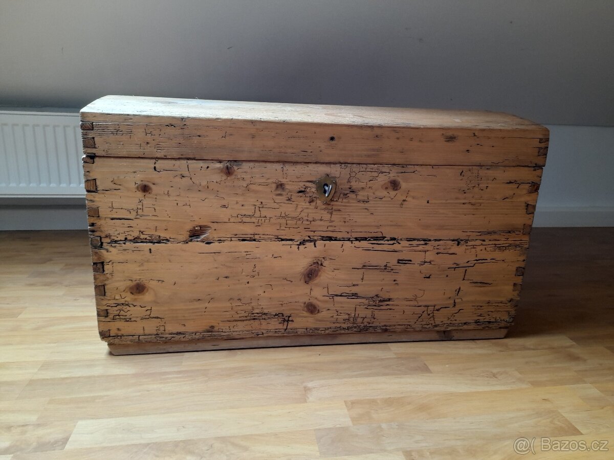 Starožitná truhla