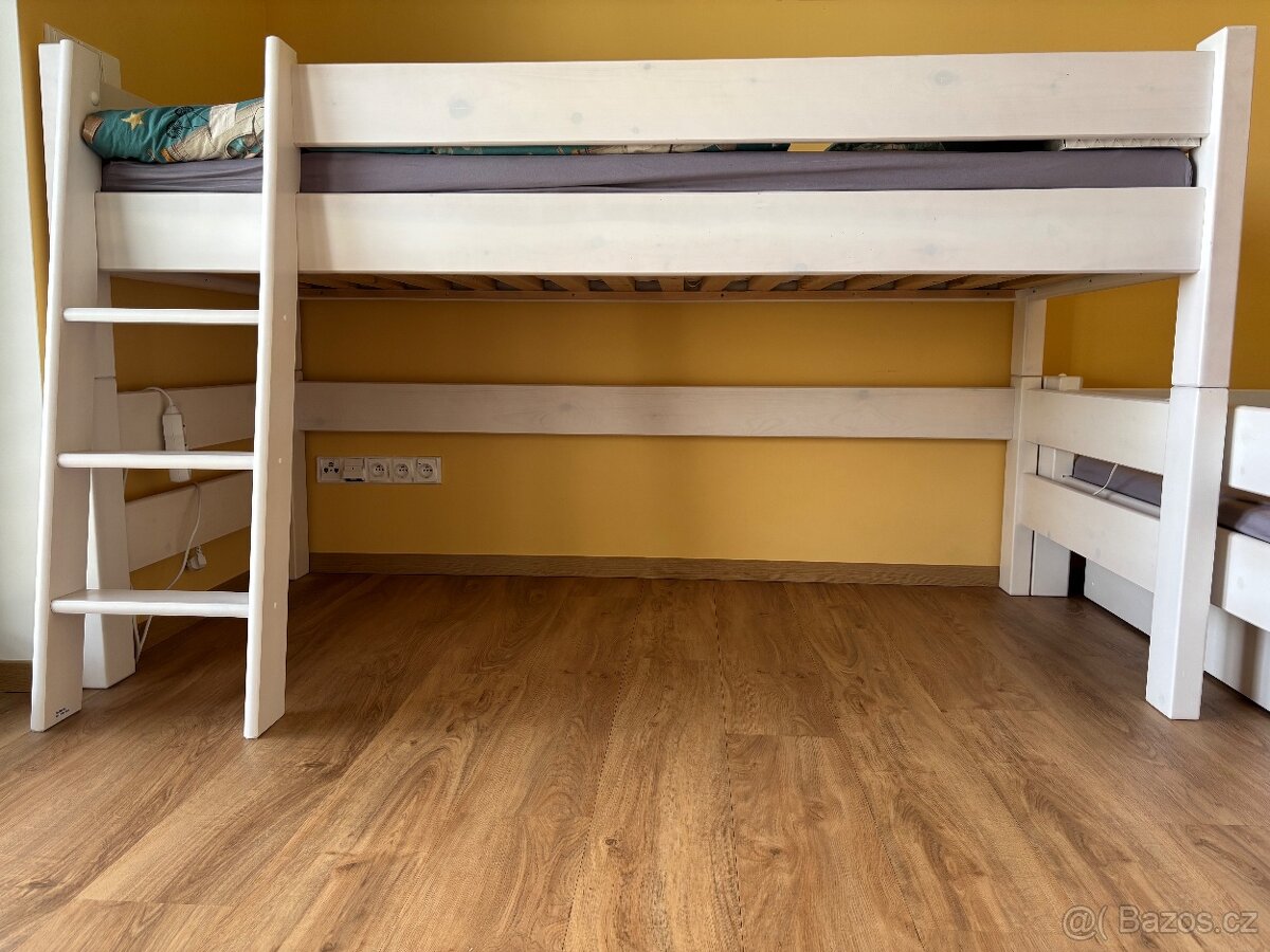 Dřevěná patrová postel - bílá