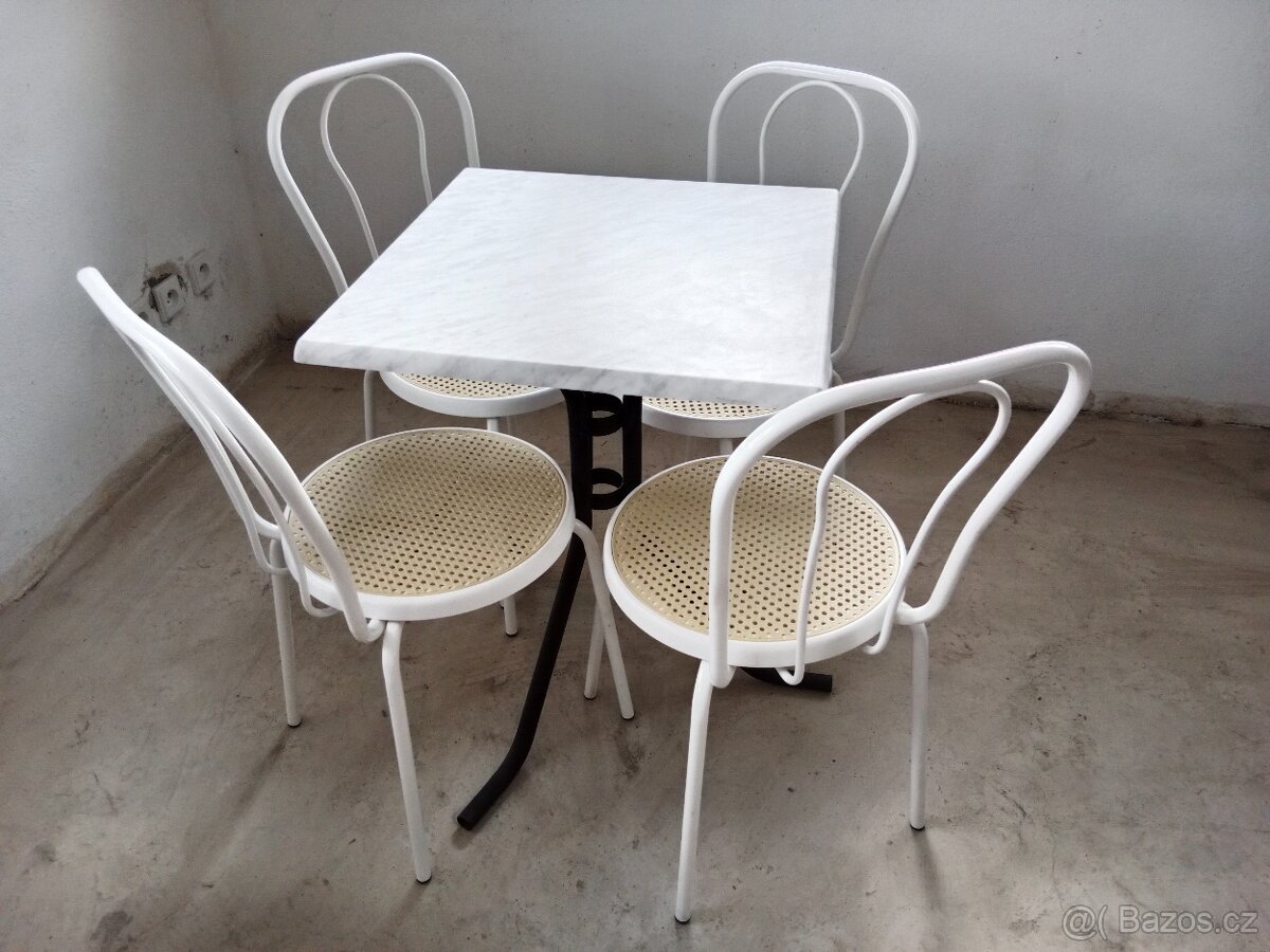 Stůl/stolová deska čtvercová