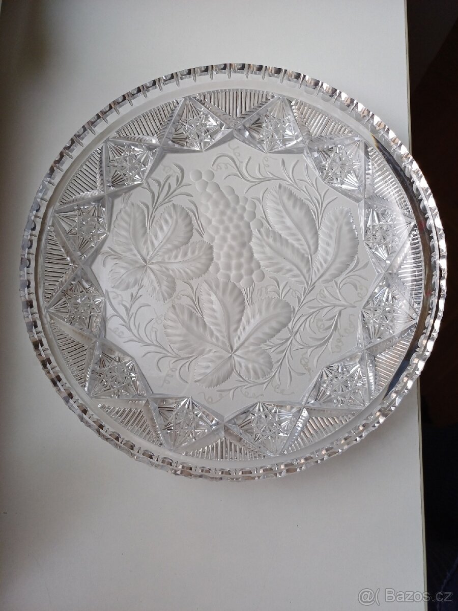 Skleněná broušená mísa