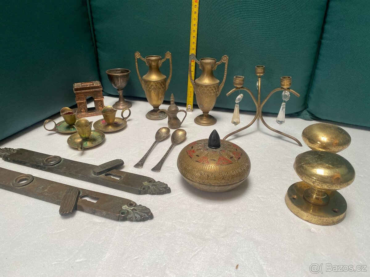 vintage mosazné a bronzové předměty