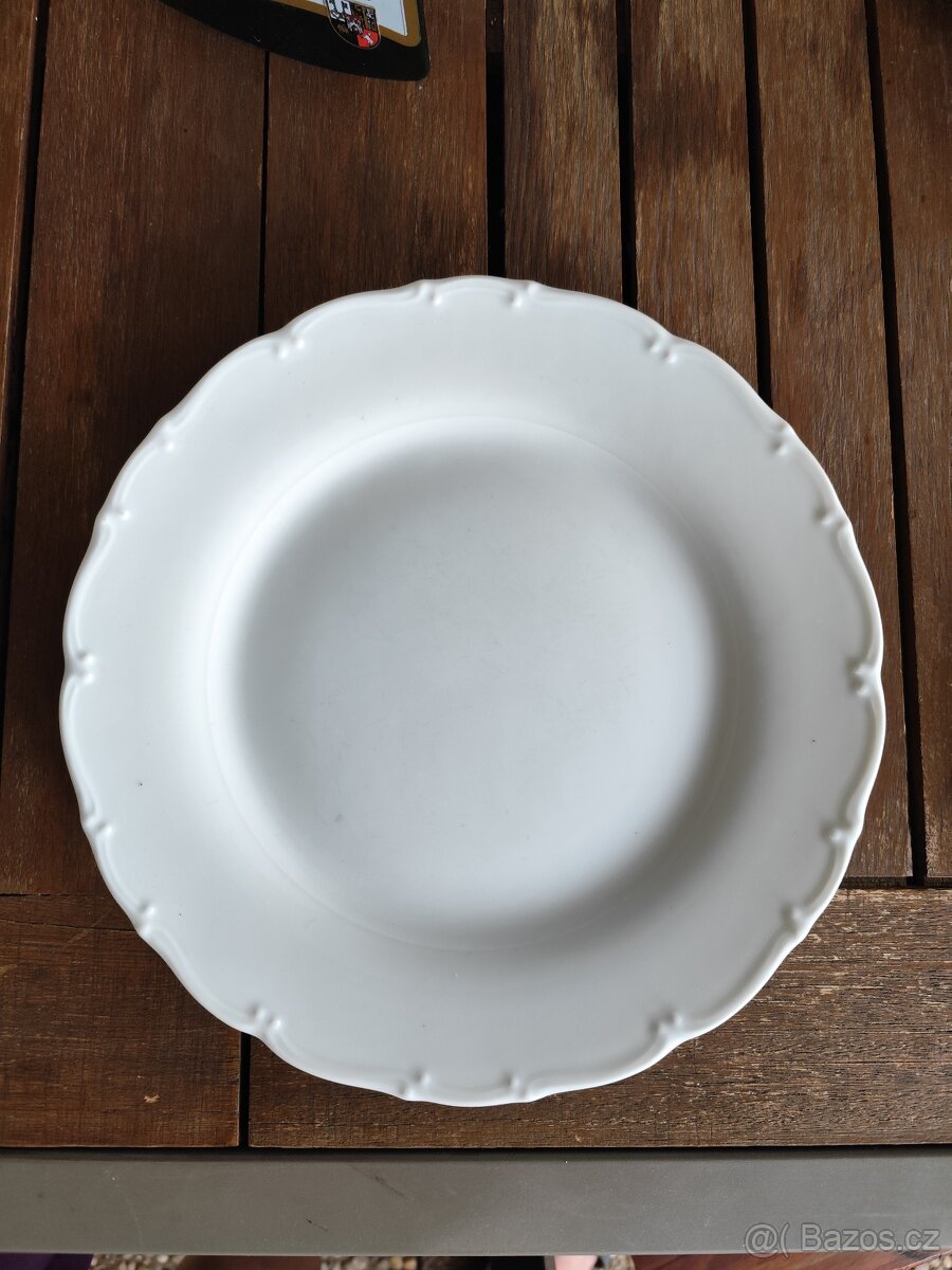 Porcelánový talíř mělký