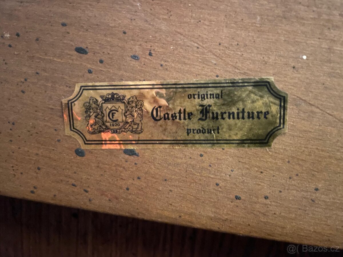 Prodám kulatý stůl starožitný