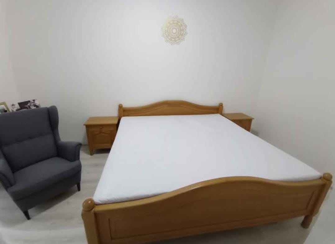 Postel masiv 200x200