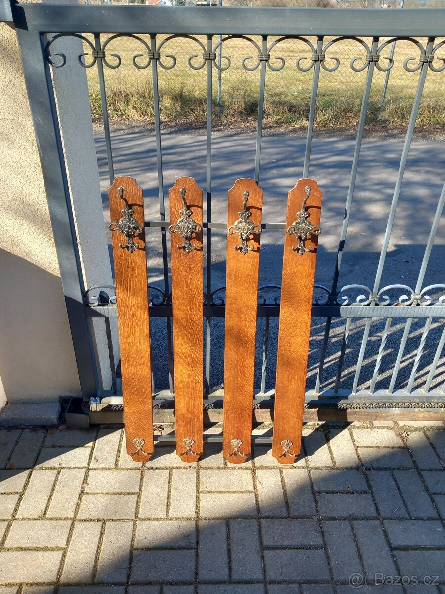 Nástěnný věšák