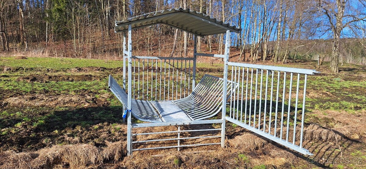 Krmelec pro ovce a kozy