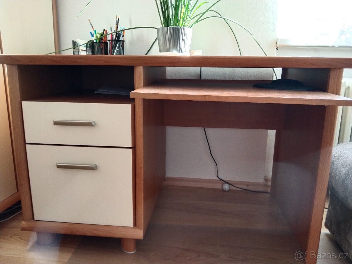 Psací stůl