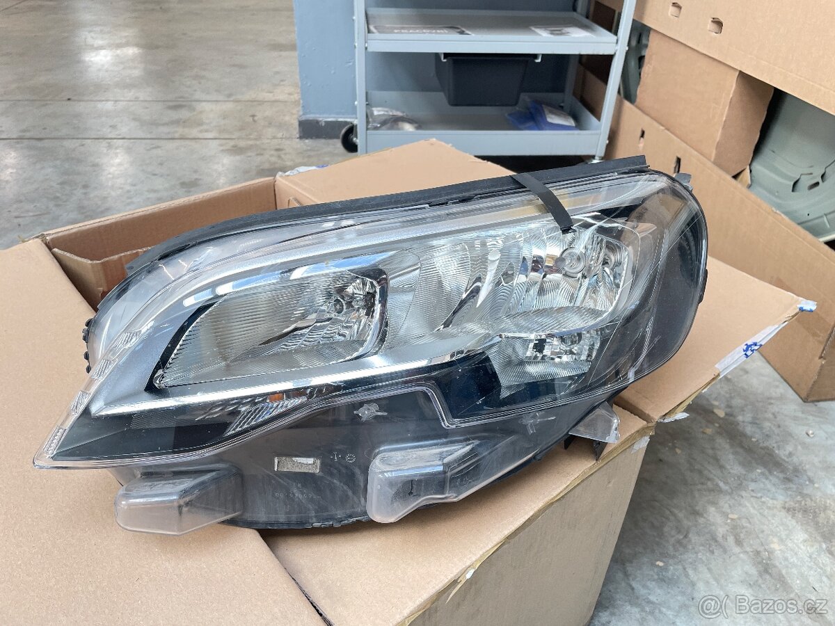 Přední světla Peugeot Traveler