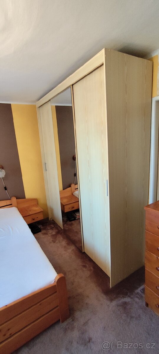 Šatní skříň
