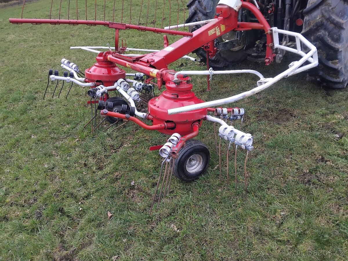 Univerzální 2 rotorový obraceč a shrnovač KUHN