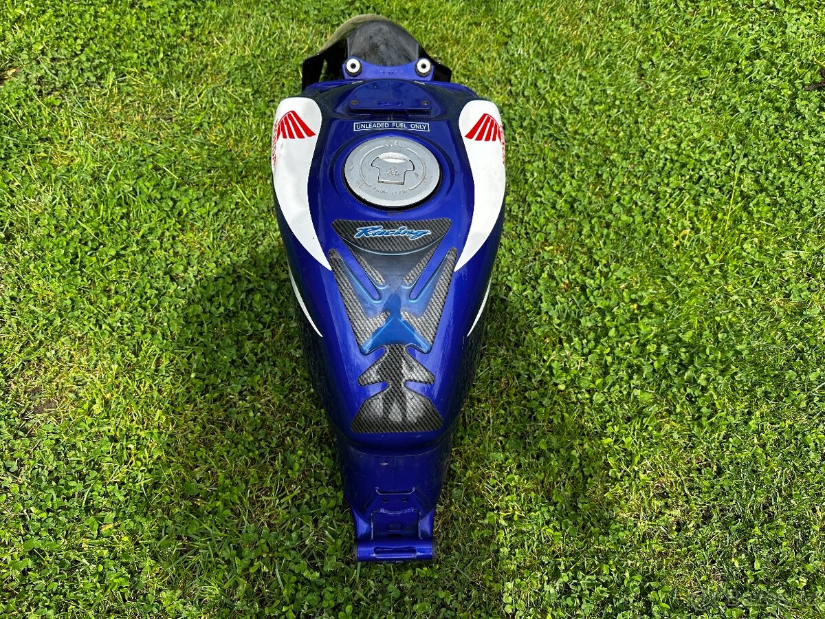 Nádrž Honda cbr125r vstřikovací verze