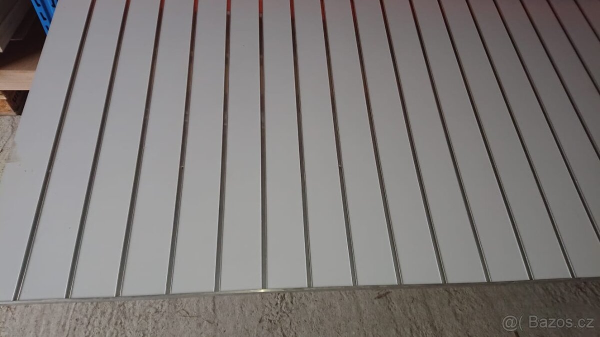Slat wall drážkové panely