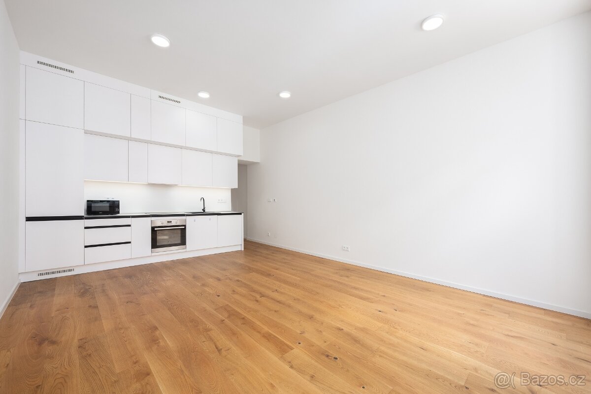 Pronájem - byt 3+kk, Ptašinského 70 m² + zahrádka 49 m²