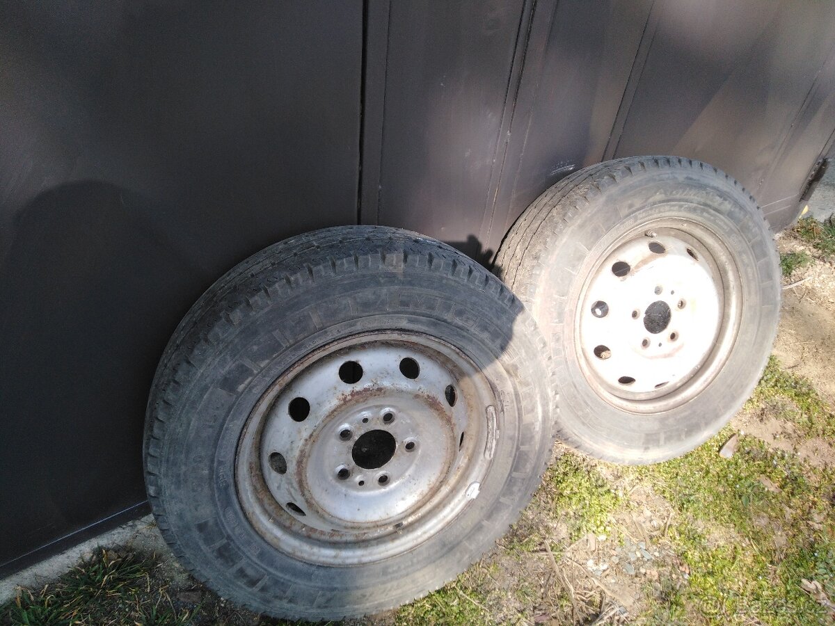 205 /70 R 15 C Obuté Michelin 2ks