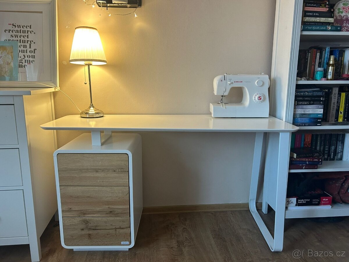 Moderní psací stůl/kancelářský stůl