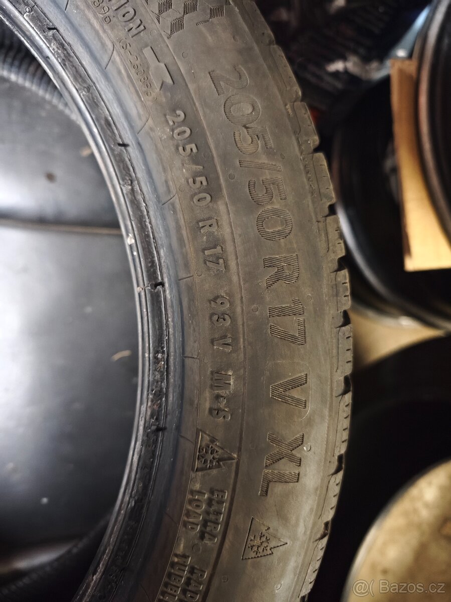 Prodám zimní pneumat continental 205/50 r17