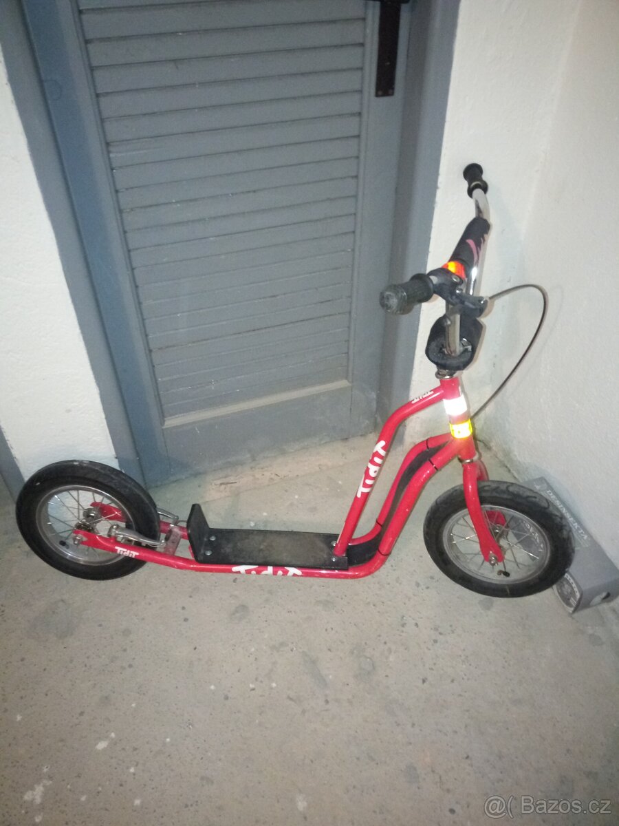 Koloběžka s nafukovacími koly