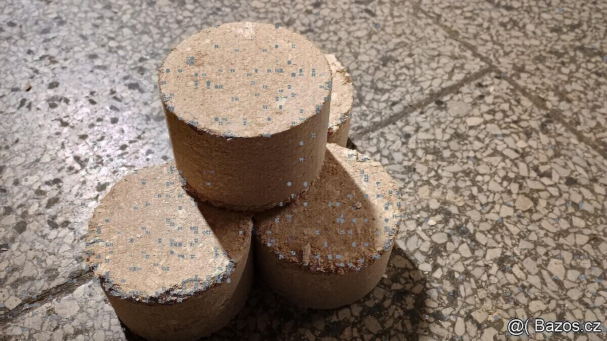 Brikety dřevěné z tvrdého dřeva 5 Kč/kg