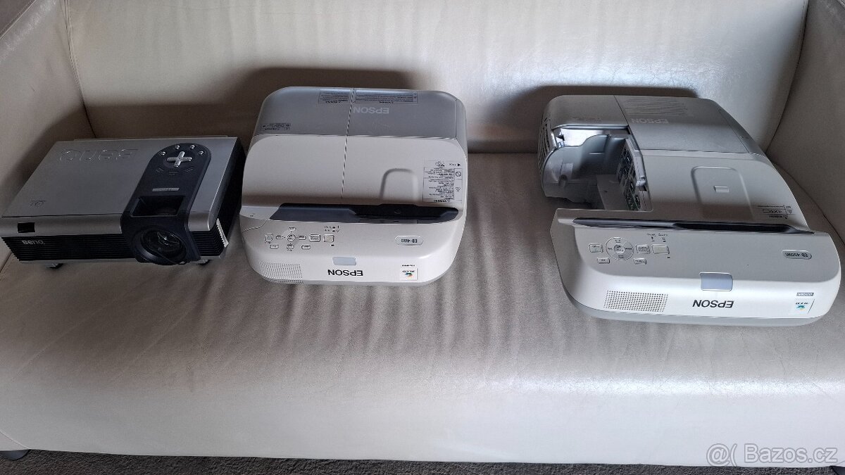 Projektor Epson Benq Kabely CD vypalovačka