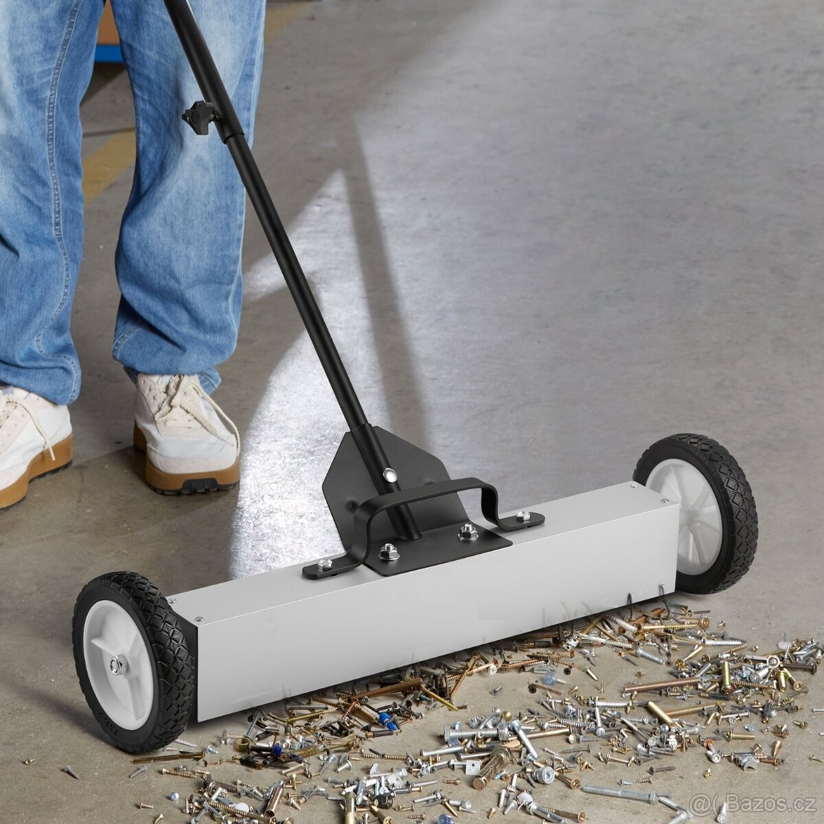 Pojízdný magnetický smeták 75 cm
