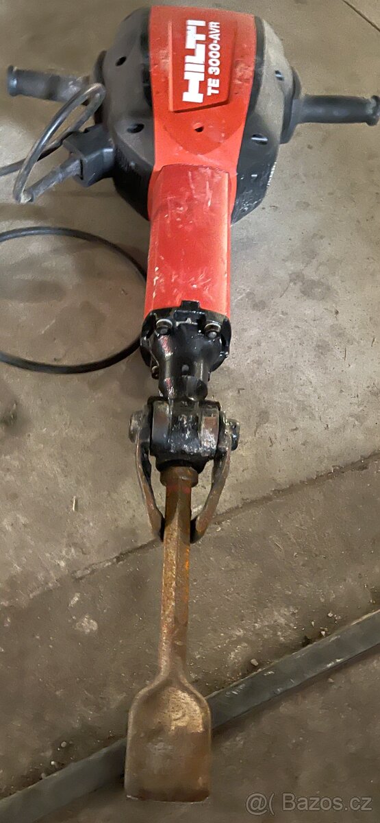 Hilti te 3000 AVR super stav +2 oskrty