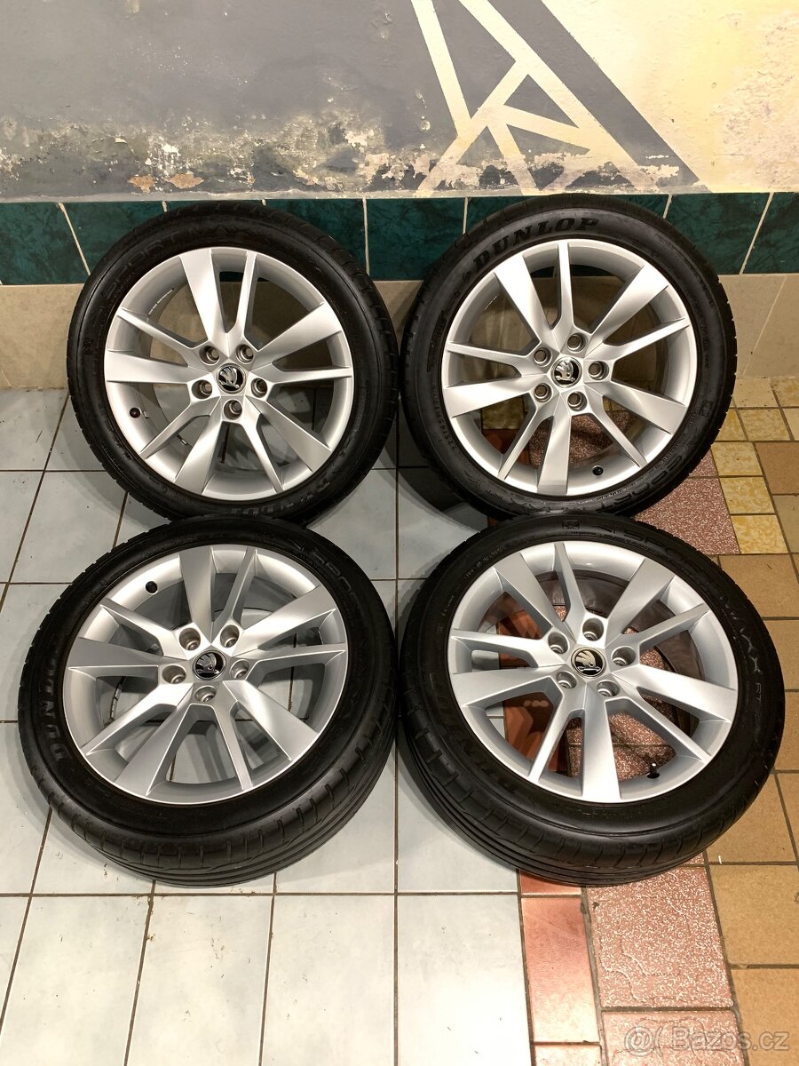 Alu kola Škoda R17 5X112 LETNÍ PNEU 225/45 R17 TOP STAV T