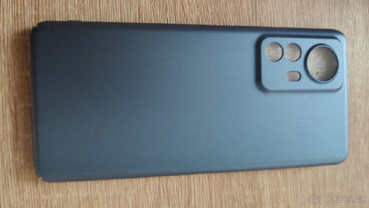 Prodám zadní kryt na Xiaomi 12 pro, cena 250 Kč