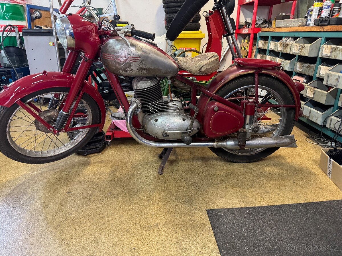 Jawa 250 Pérák