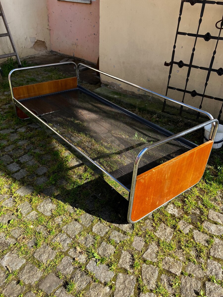 Funkcionalistický trubkový gauč