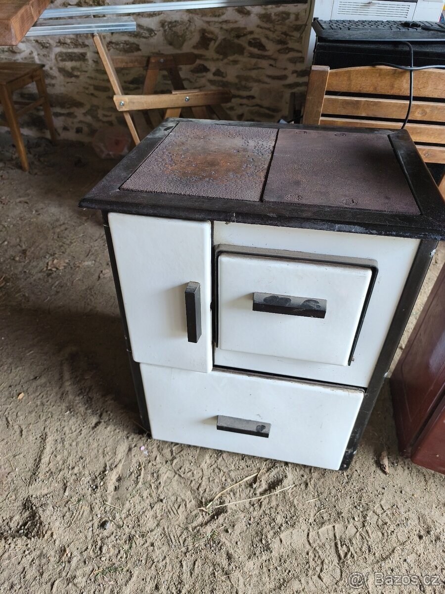 Kuchyňská kamna hezký stav