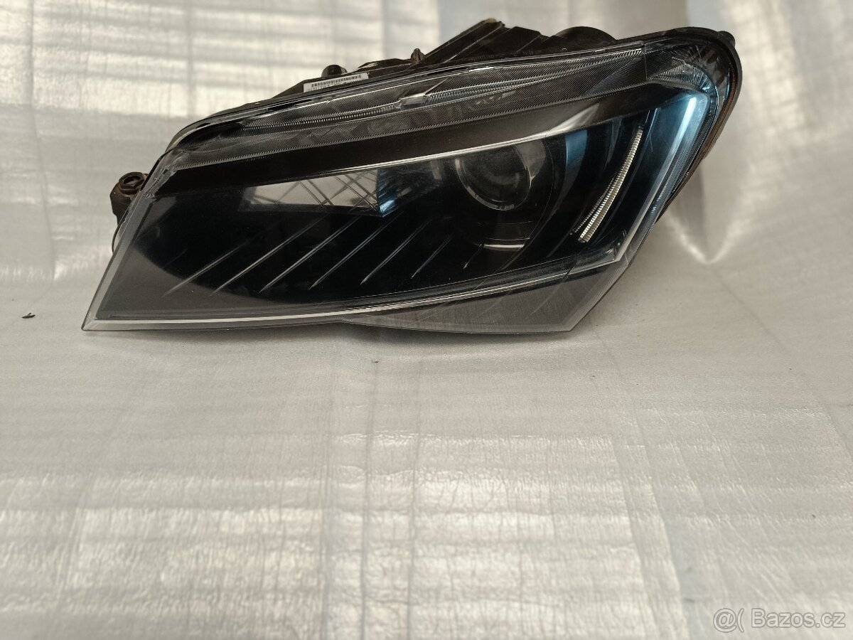 Světlo xenon levý Superb 3