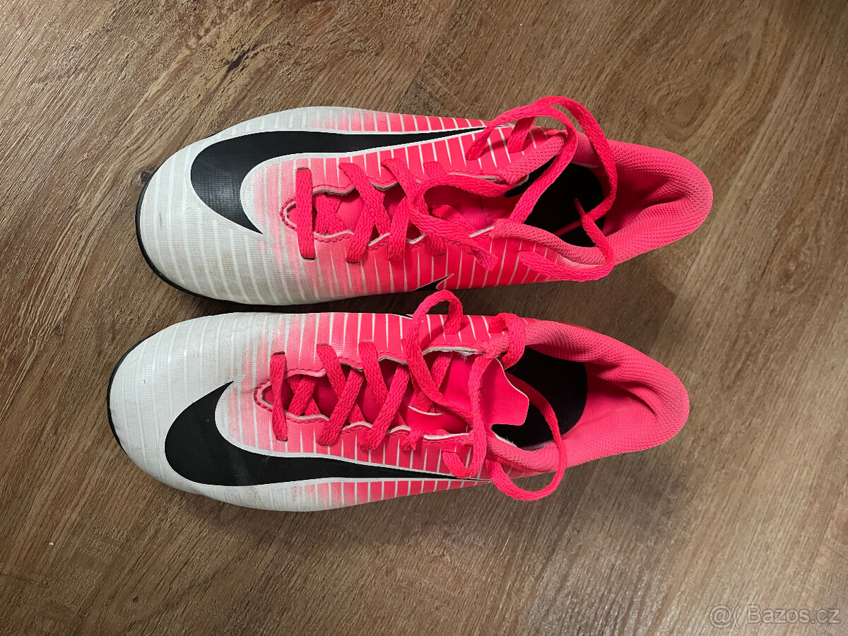 Dívčí kopačky vel EUR 37,5