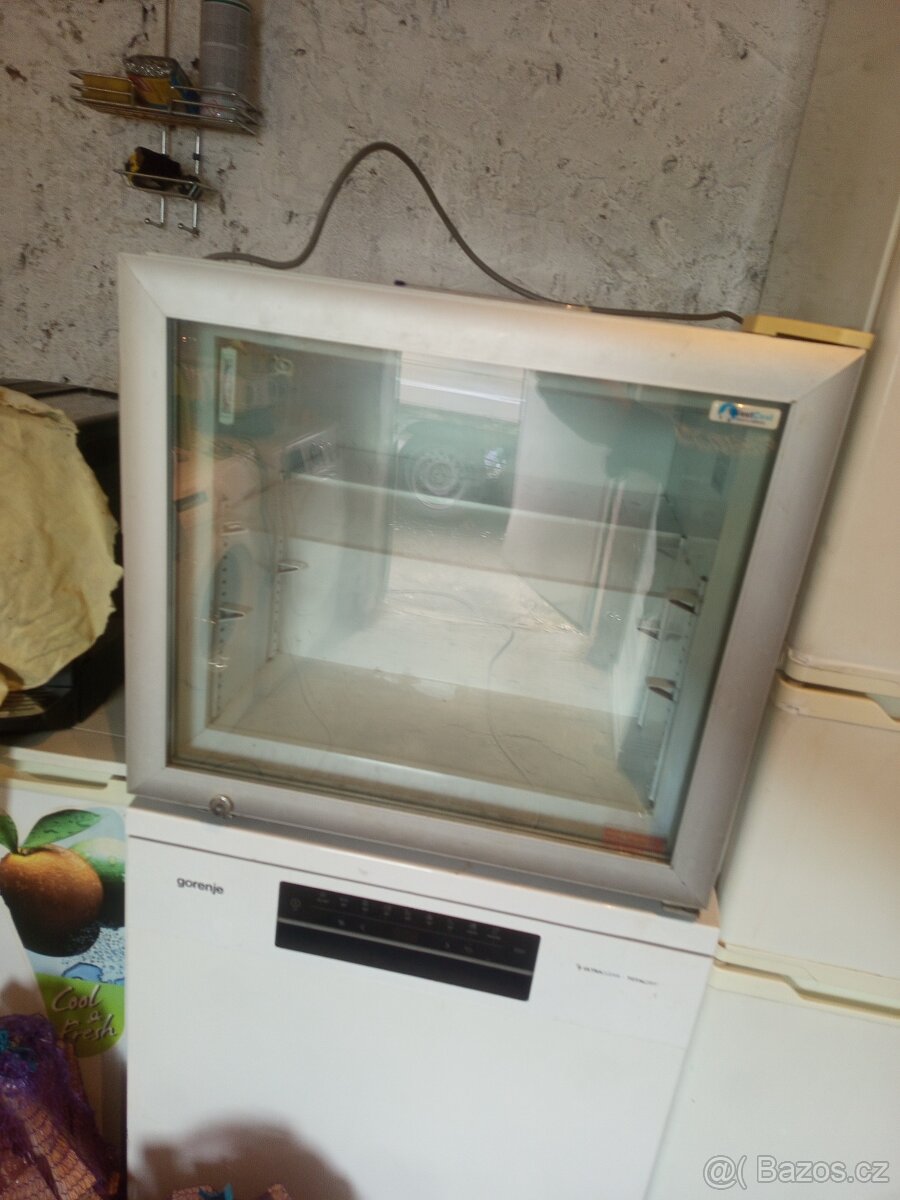 Prosklená lednice Tefcold