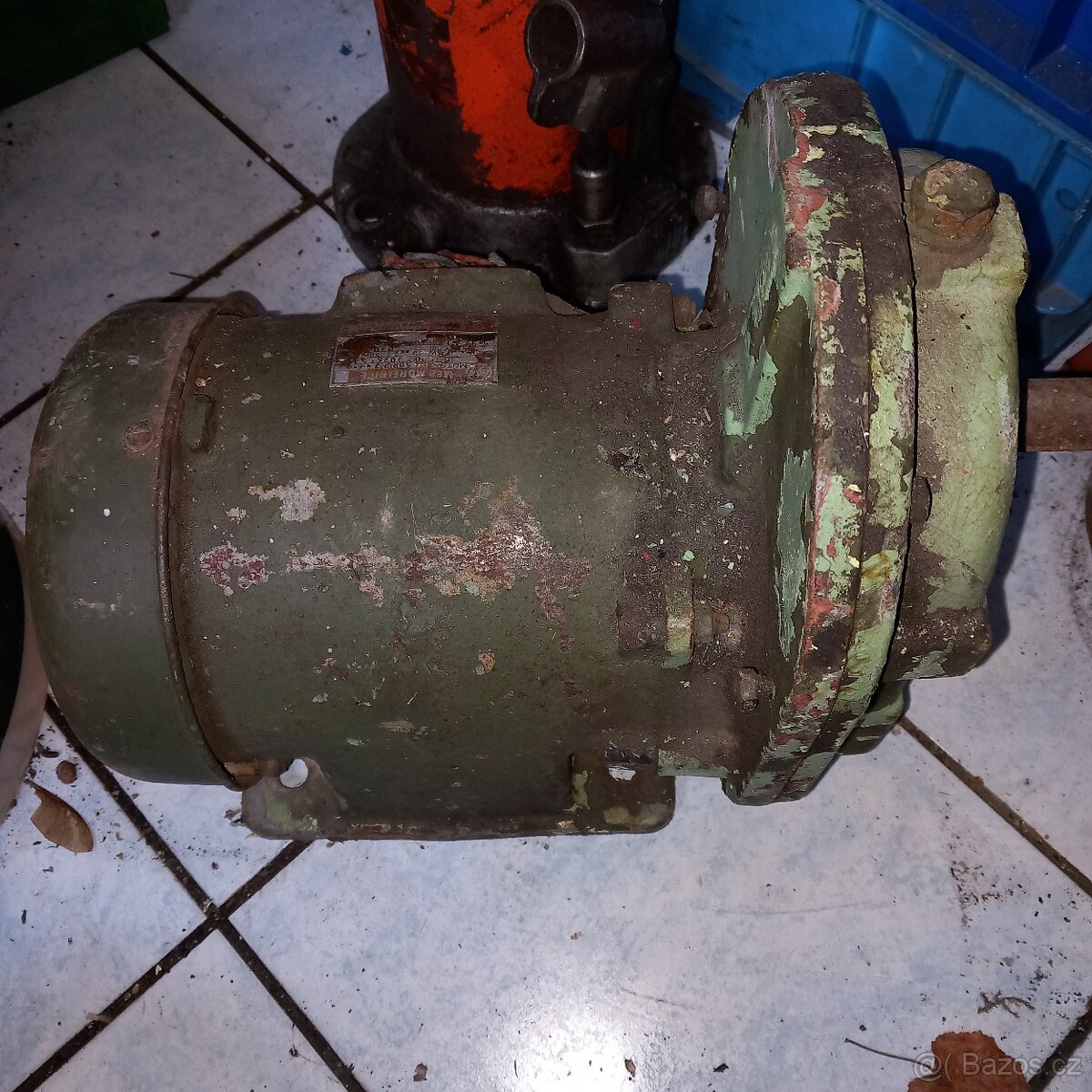 Motor s převodovkou