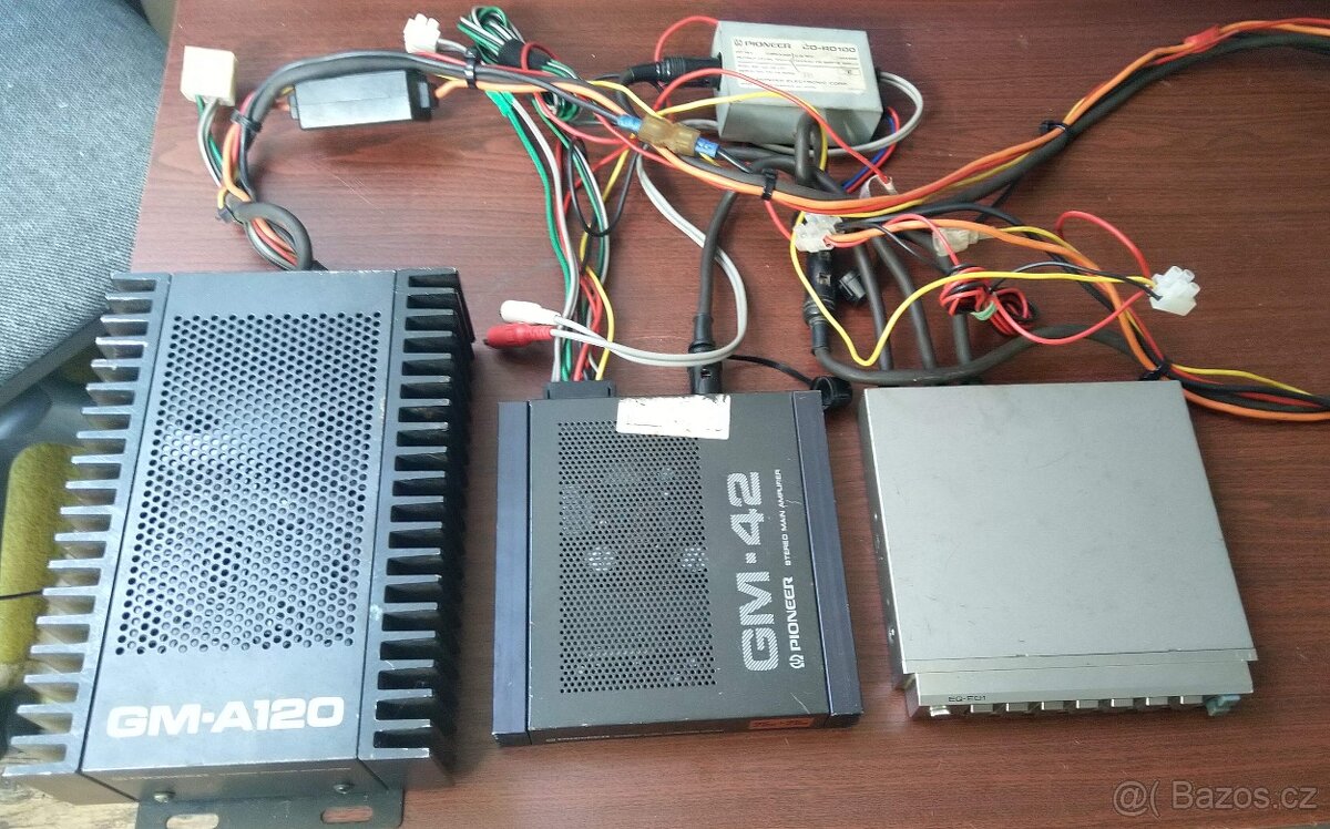 Pioneer ekvalizér + 2x zesilovač 2x25W + 2x60W