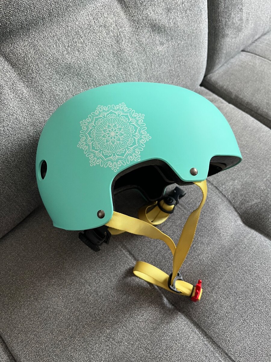 Přilba na kolo, skateboard, inline brusle