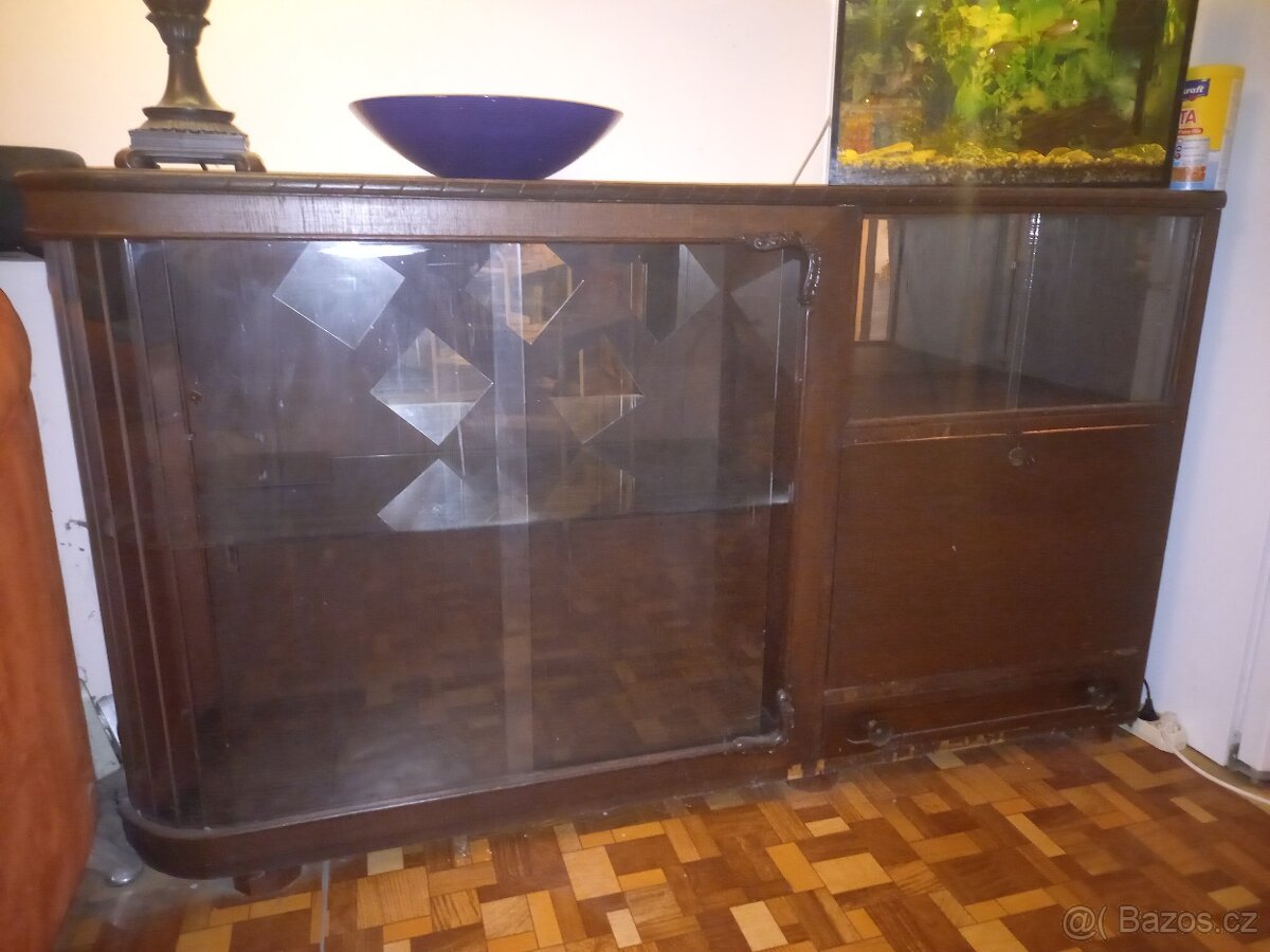 Retro komoda - stáří přes 50 let.