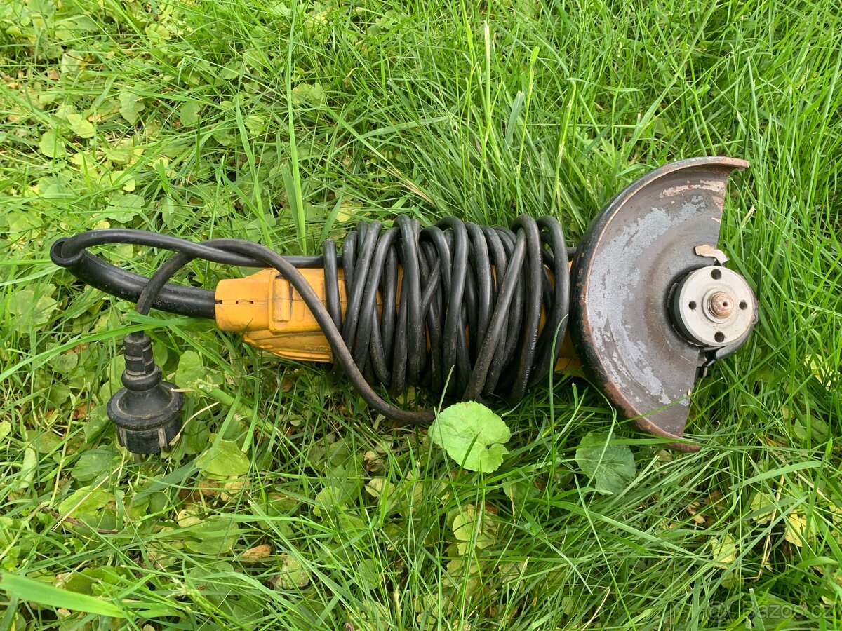 bruska dewalt D 28141 , 1400w, poškozená