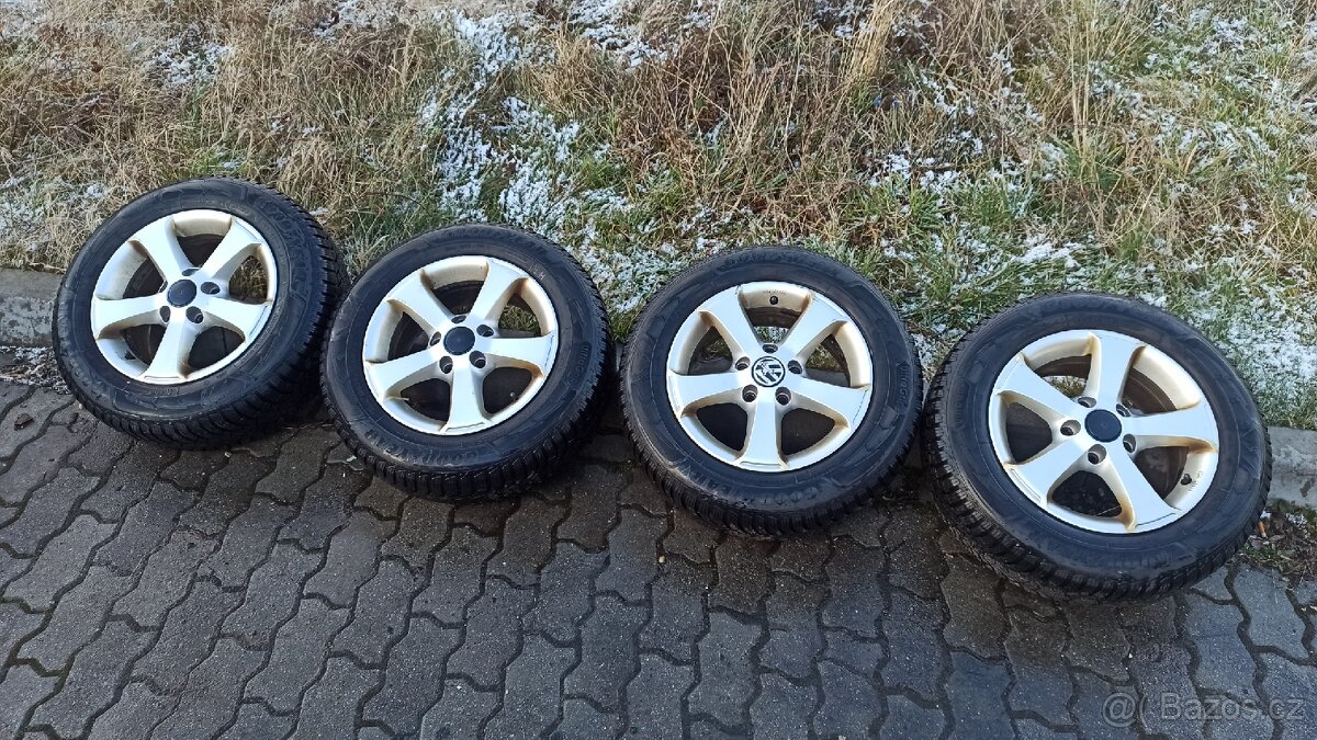 ALU kola VW 5x112 195/65 R15, zimní pneu Goodyear