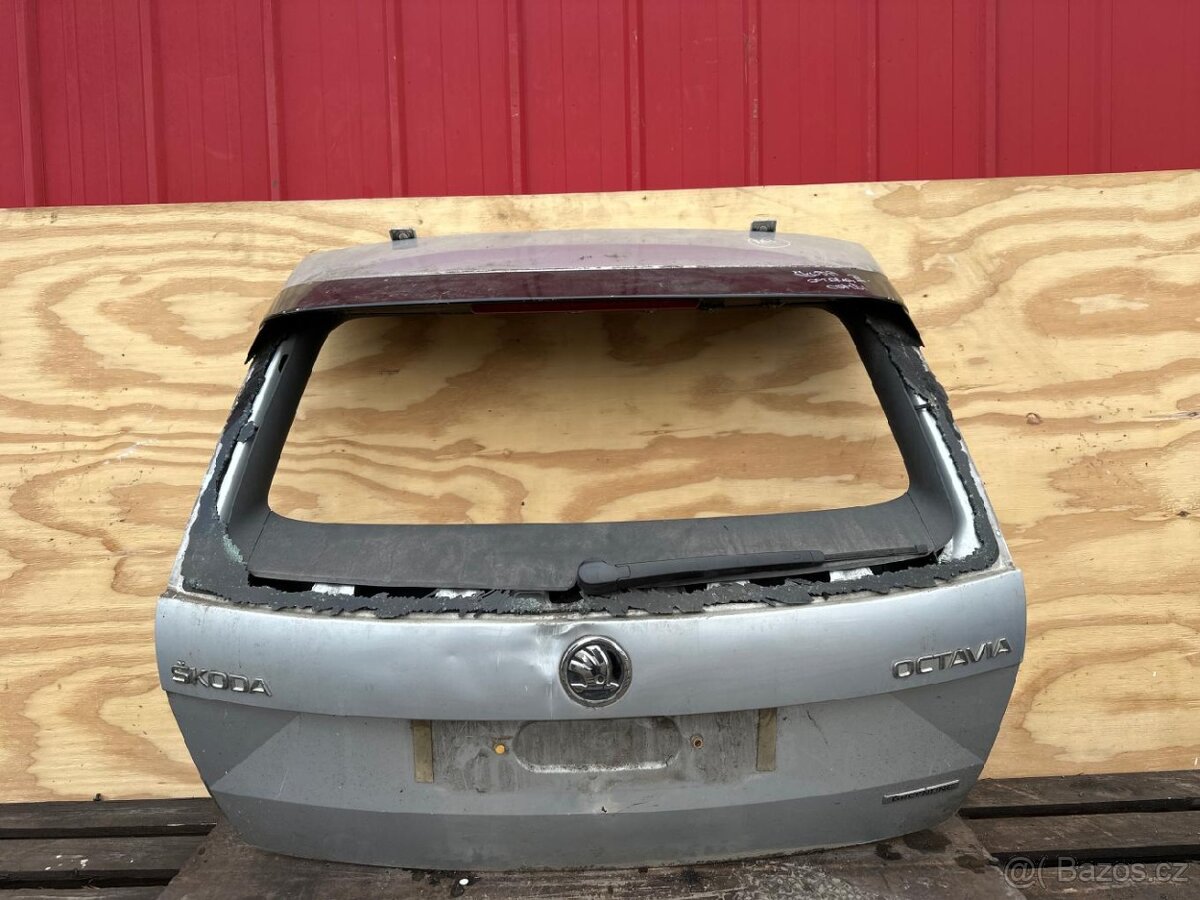 Páté dveře Škoda Octavia III Combi (poškoz)
