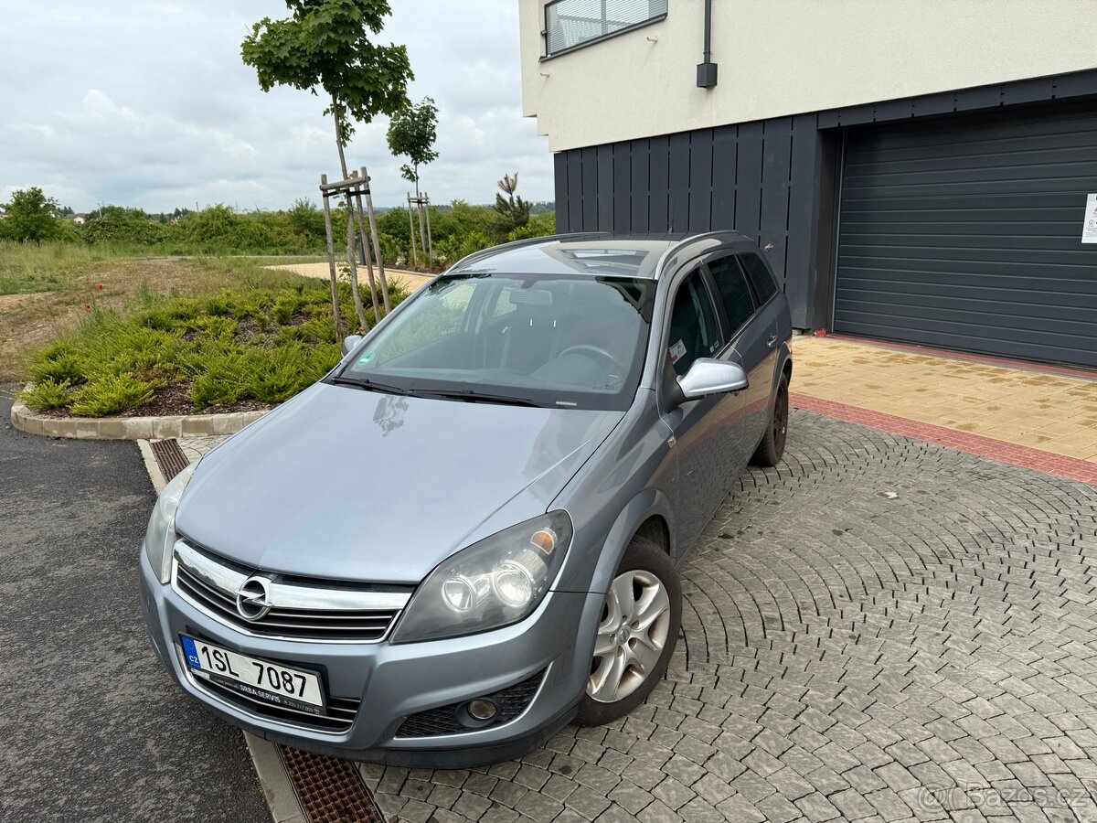 Opel Astra Caravan - kombi,1.6 benzin,85kw,2010
