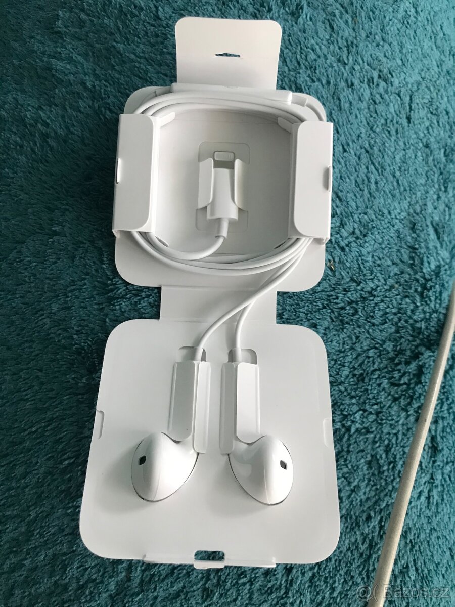 Originál iPhone sluchátka - lightning koncovka