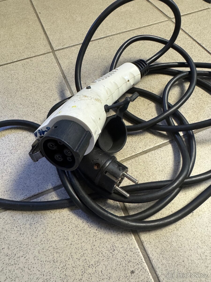 Nabíječka elektromobilů type 1 230V 8-16A