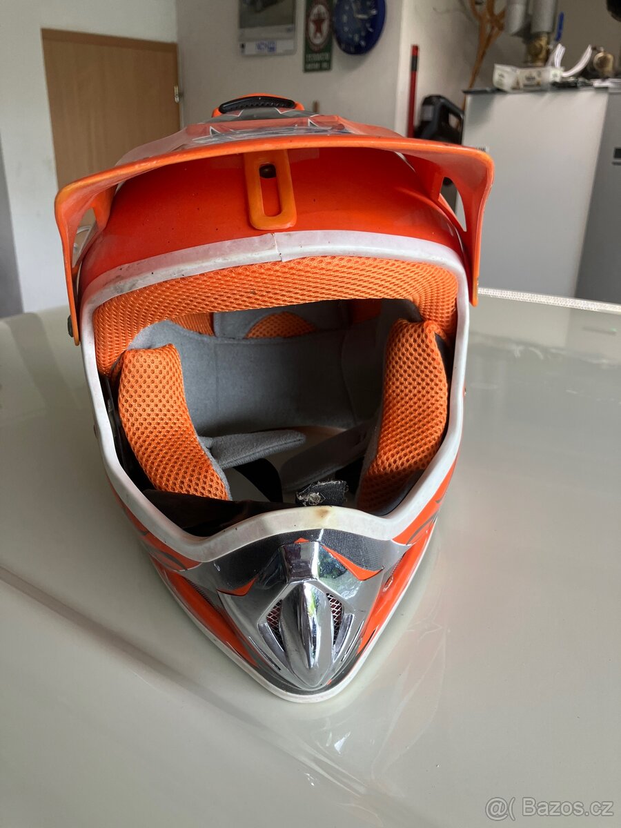 Dětská helma na motorku