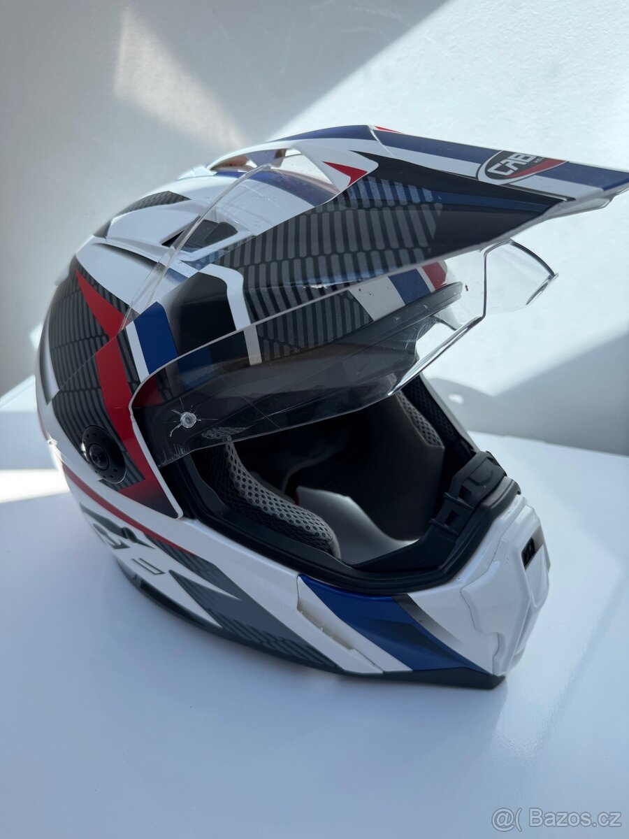 Helma na motorku Caberg